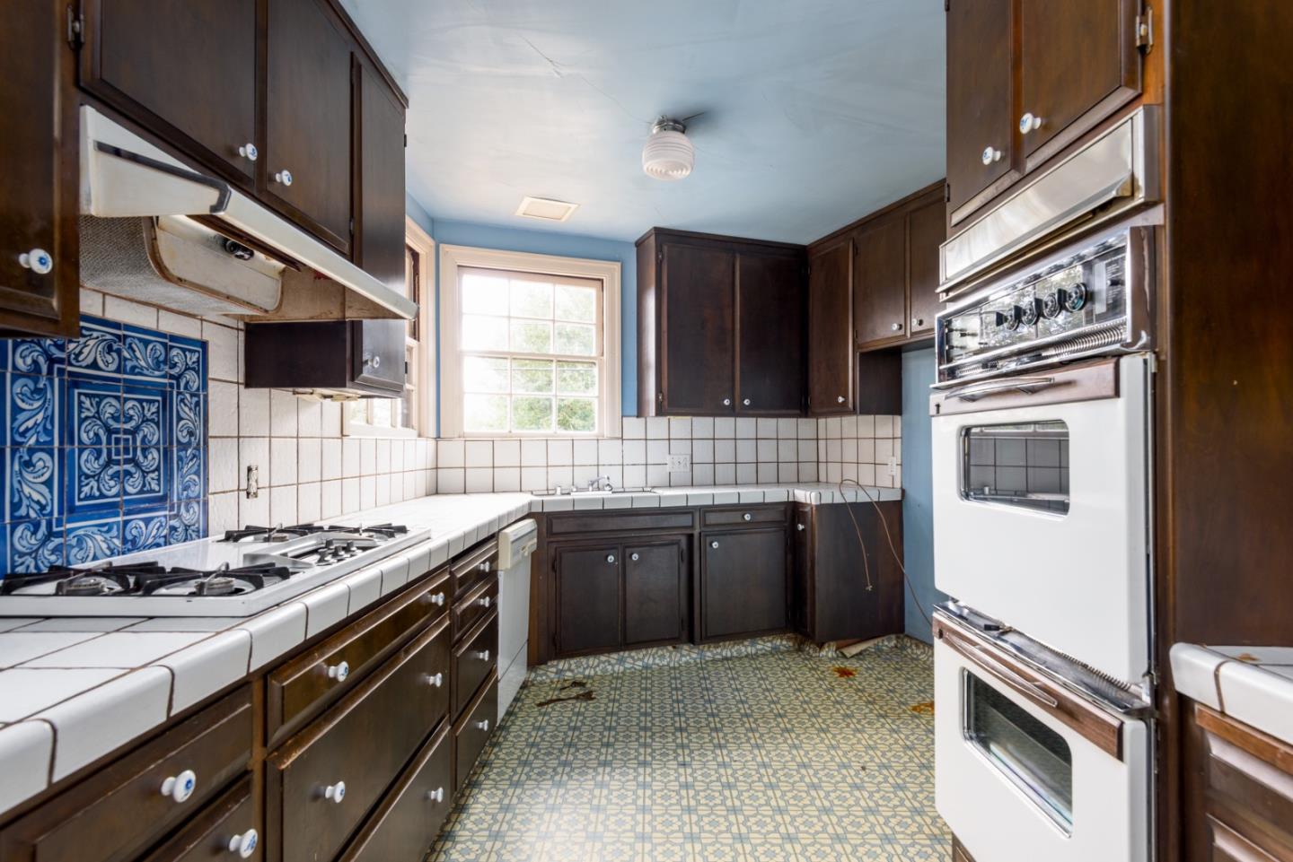 300 Manzanita Avenue