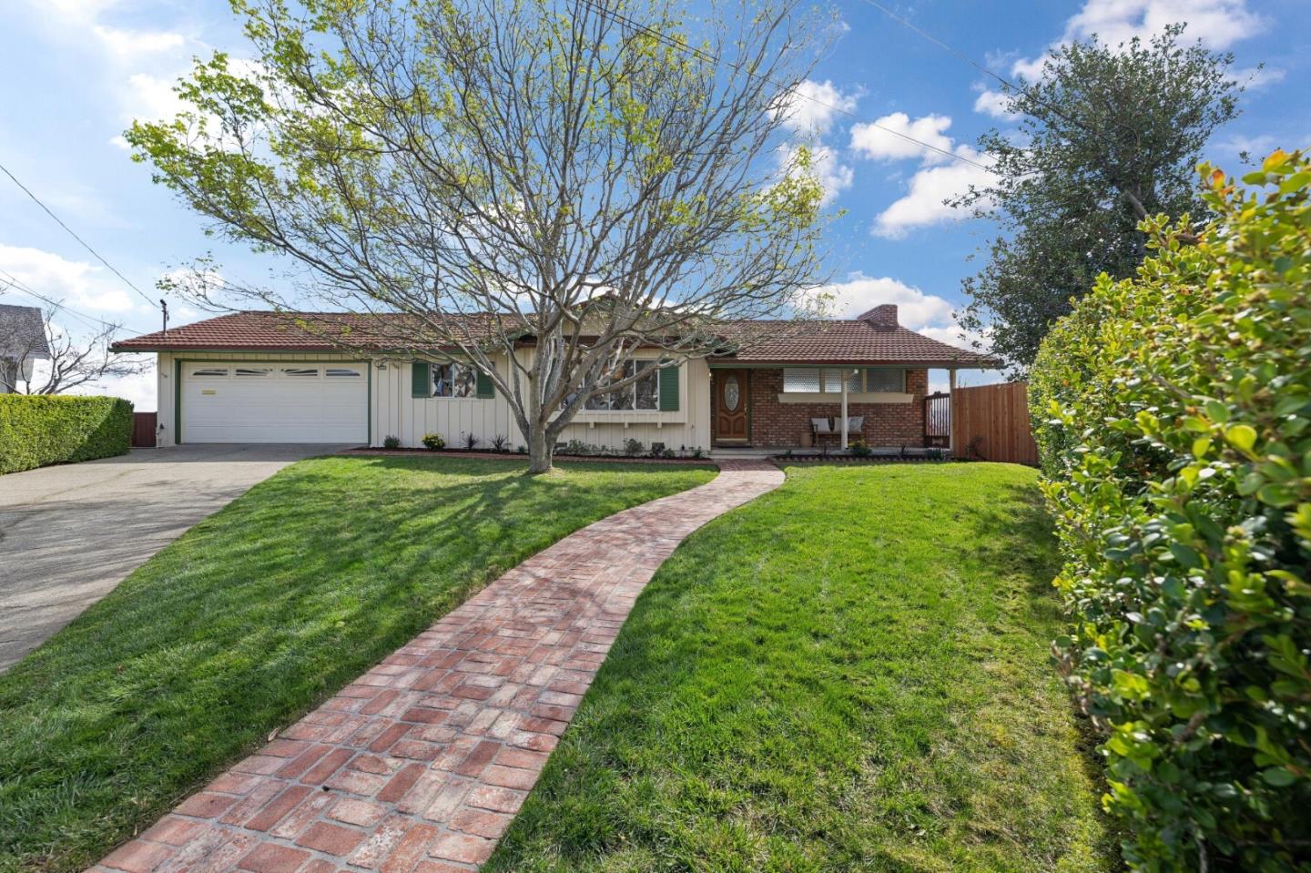 836 Bauer Court