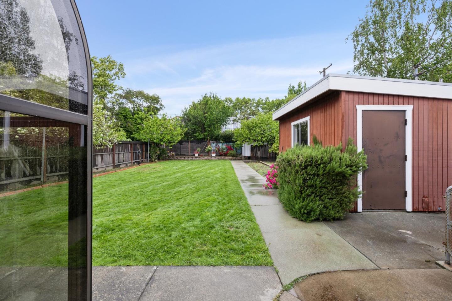 390 Hobart Avenue