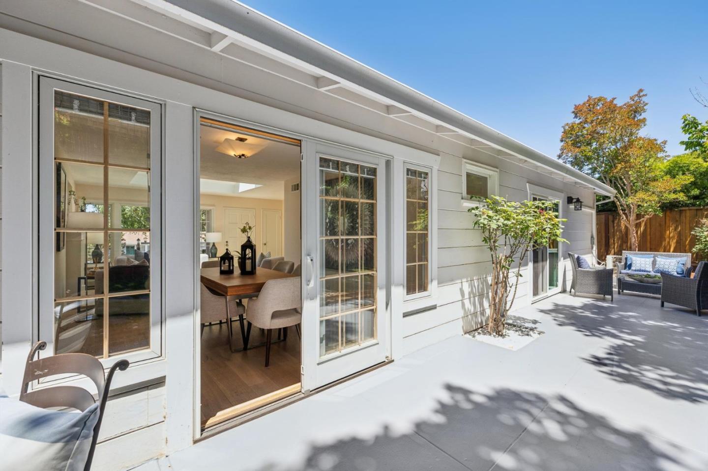 321 La Casa Avenue