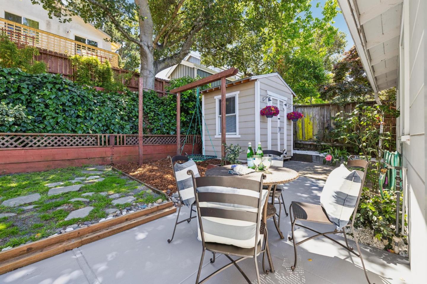 321 La Casa Avenue