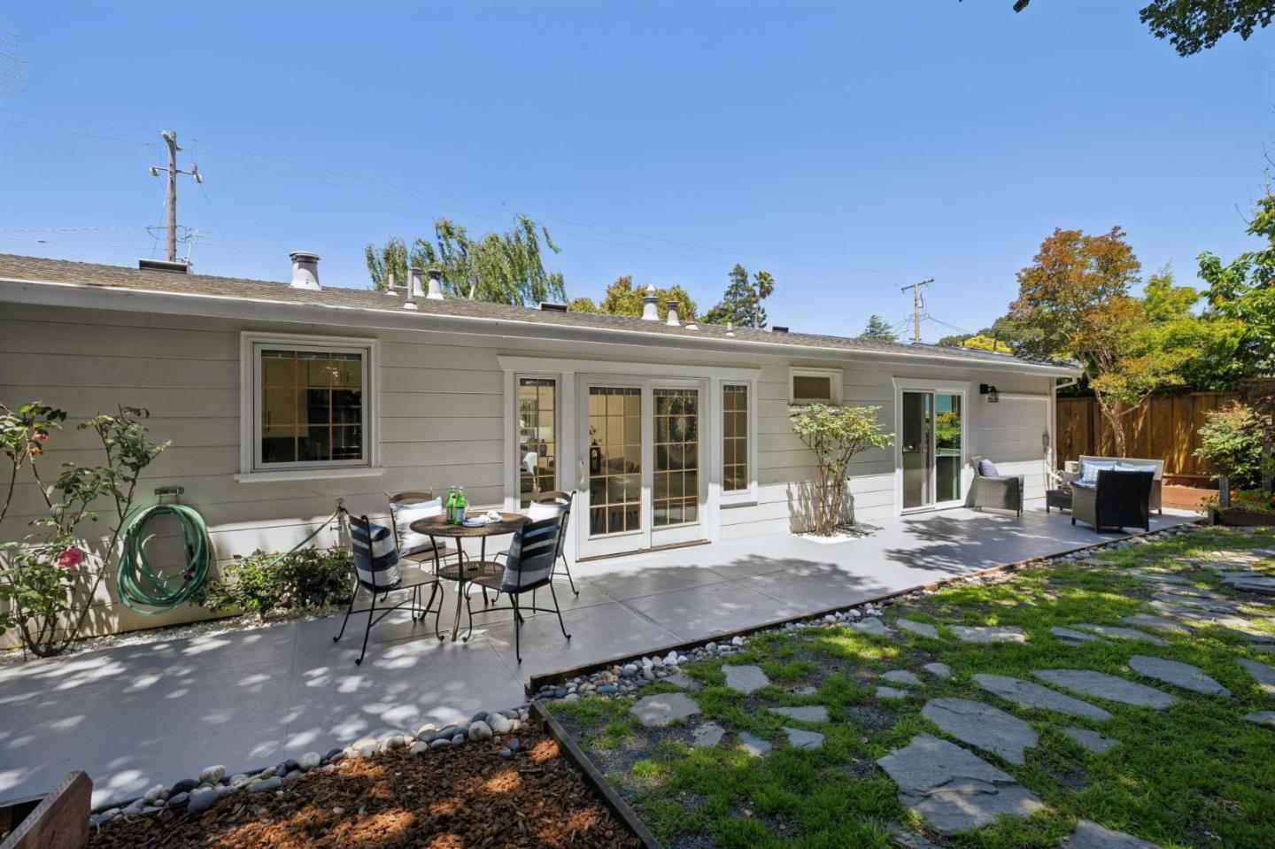 321 La Casa Avenue