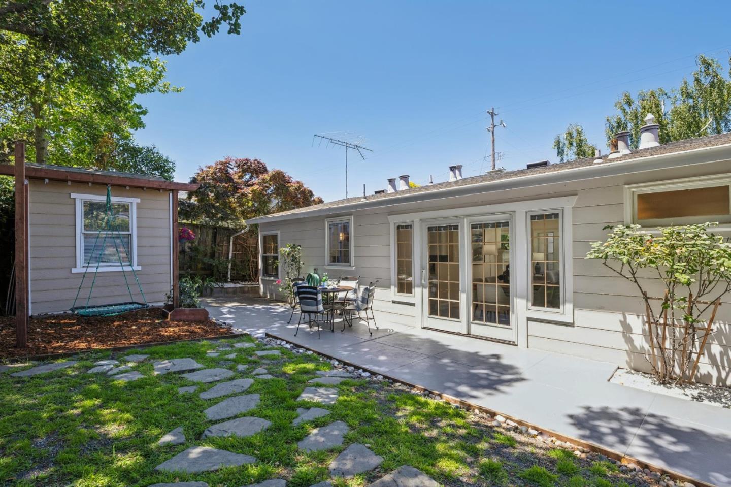 321 La Casa Avenue