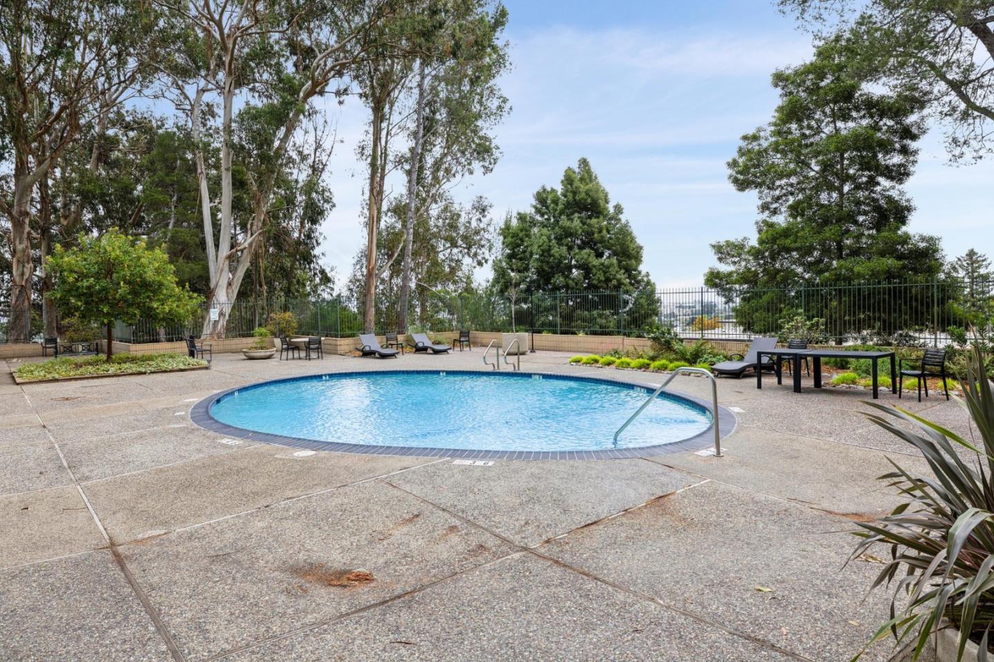 400 Davey Glen RD 4623