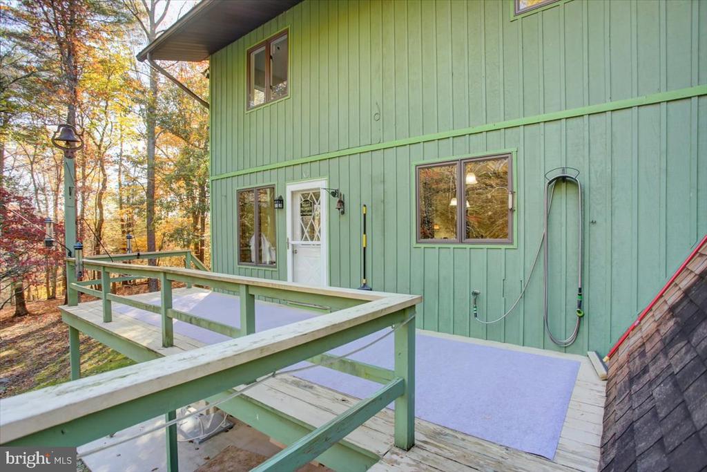 202 Pebble Ln