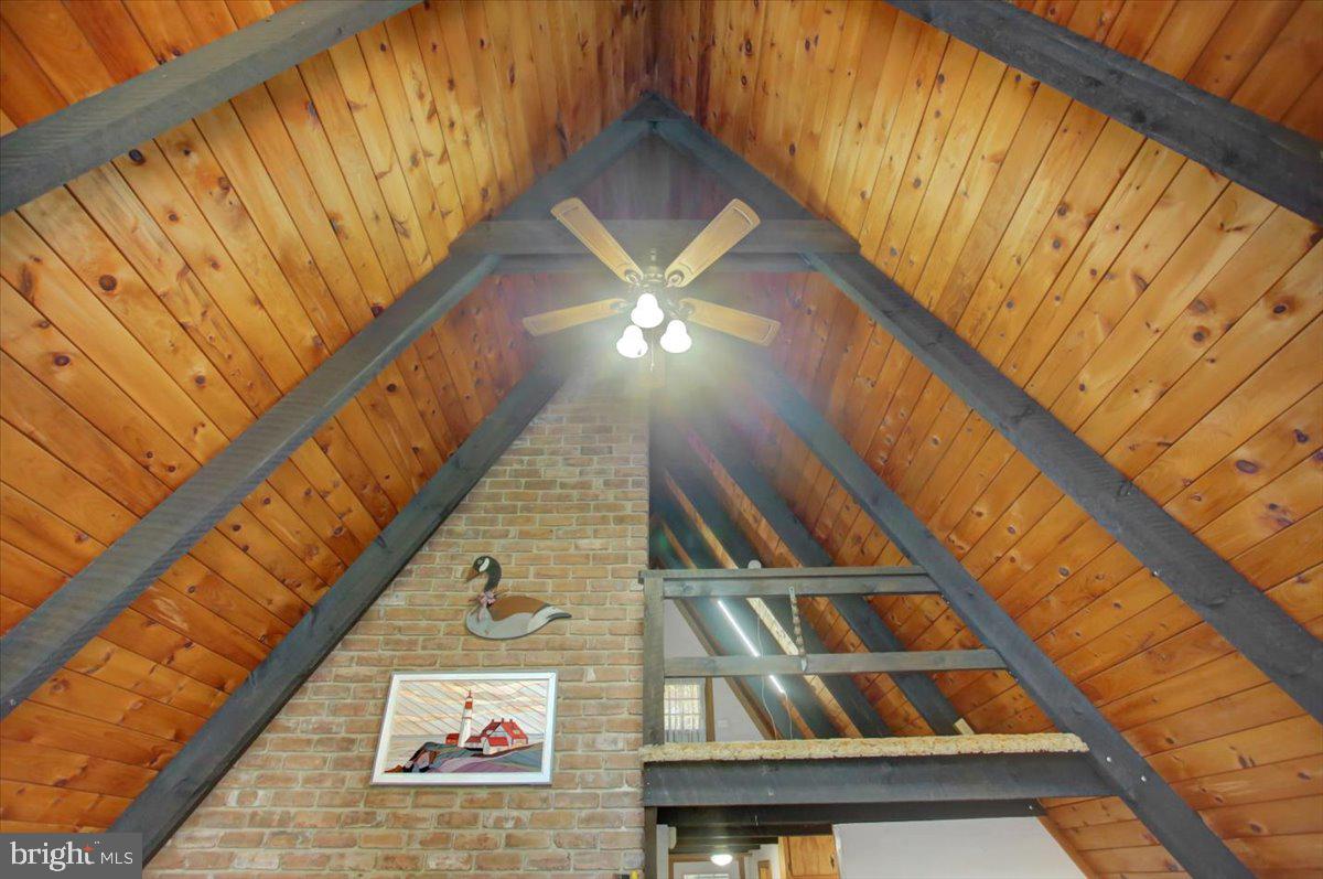 202 Pebble Ln