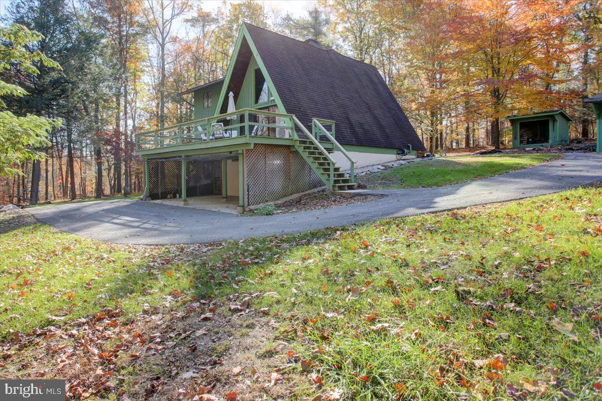 202 Pebble Ln