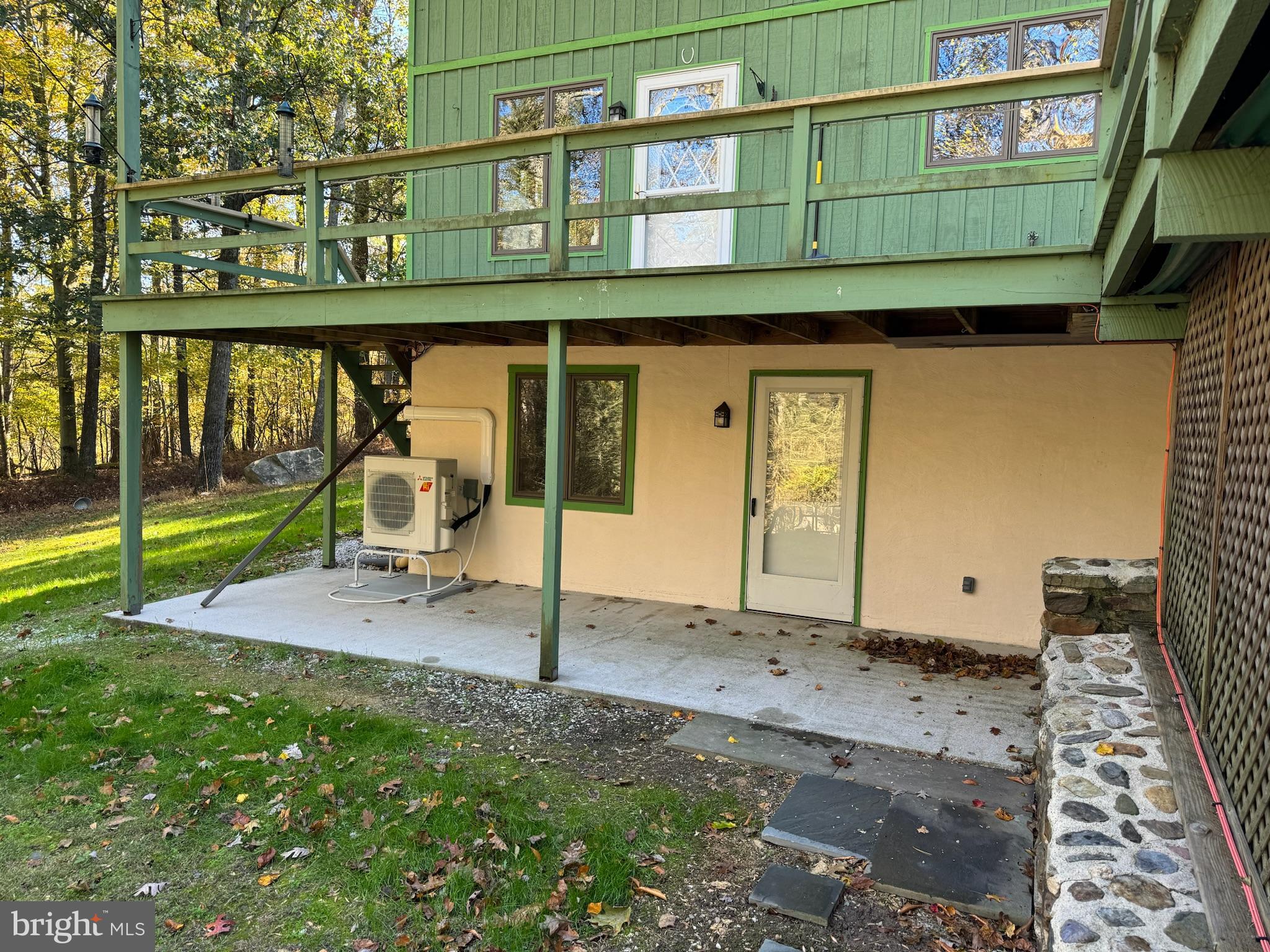 202 Pebble Ln