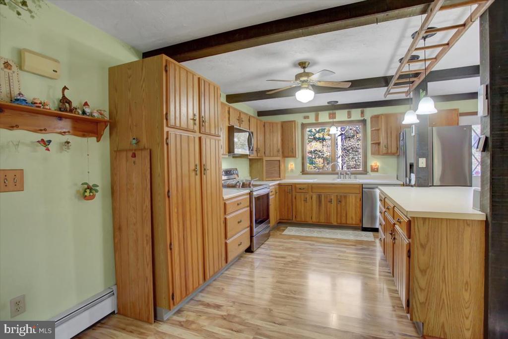 202 Pebble Ln