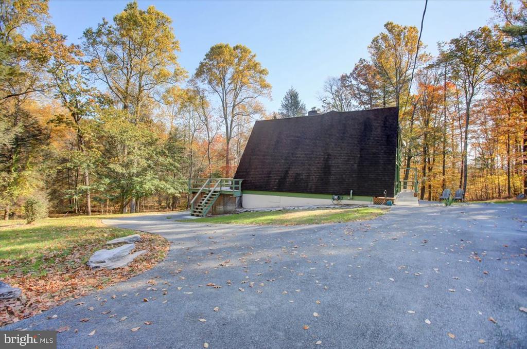 202 Pebble Ln