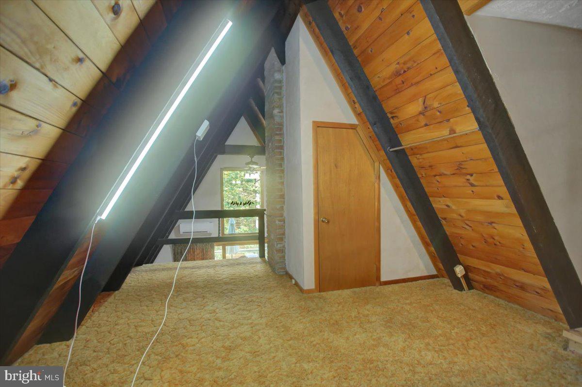 202 Pebble Ln