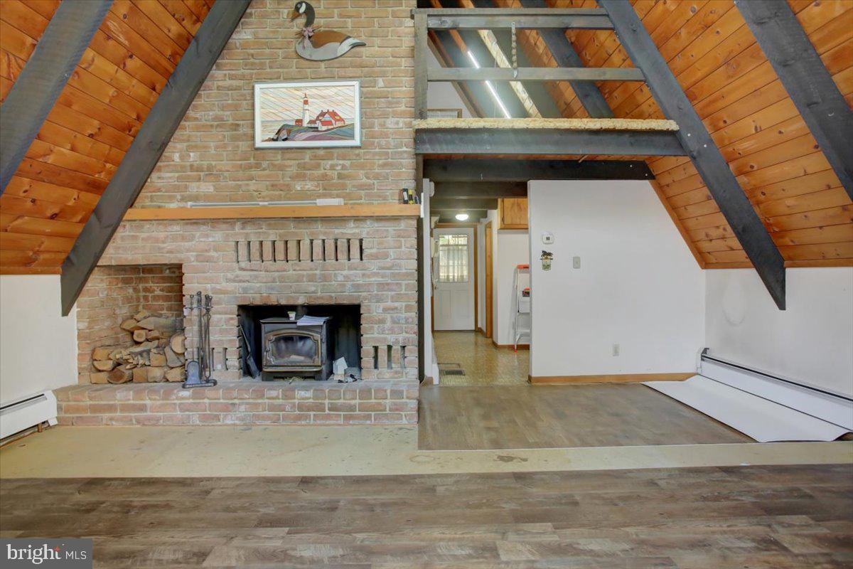 202 Pebble Ln