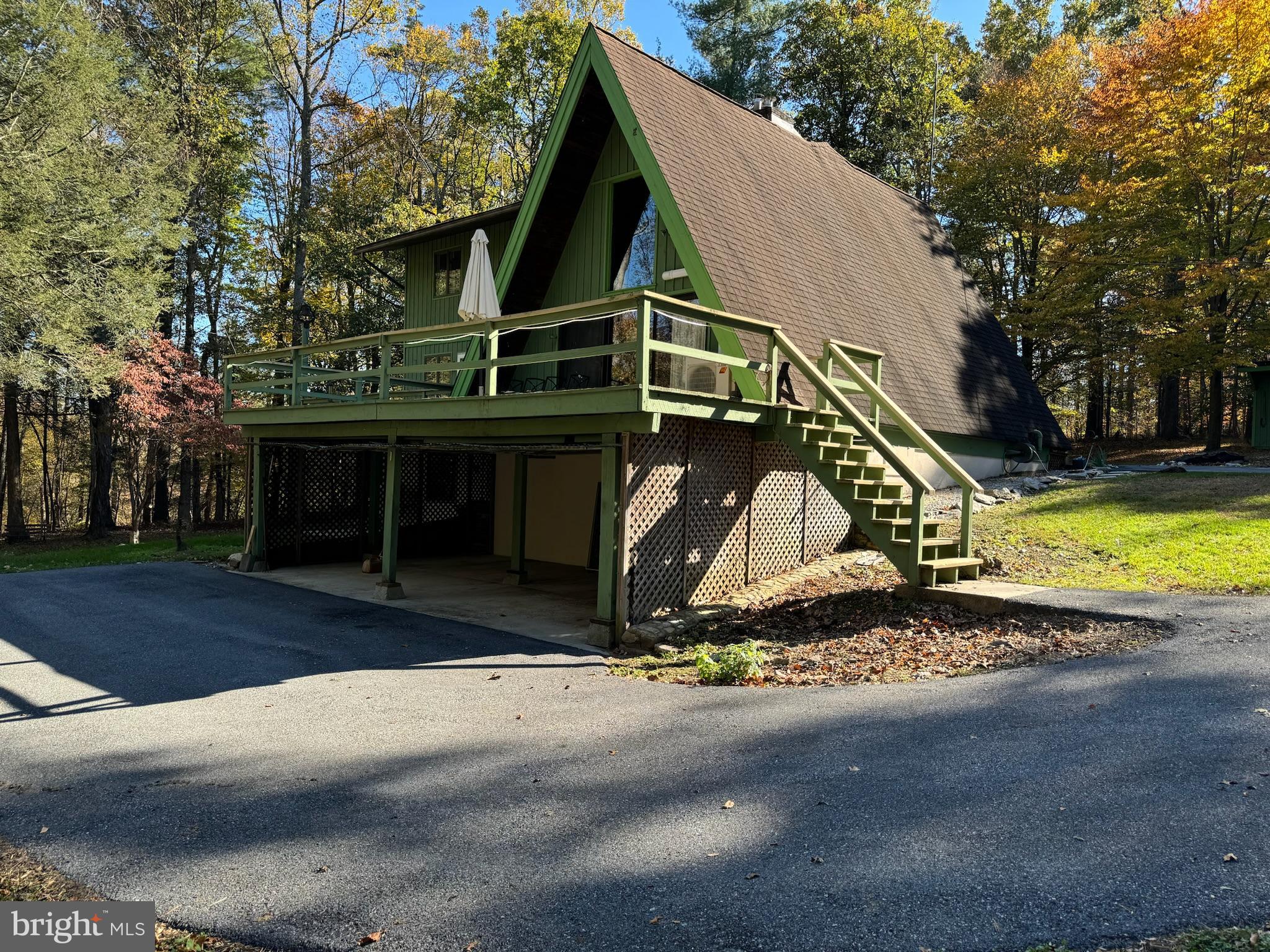 202 Pebble Ln