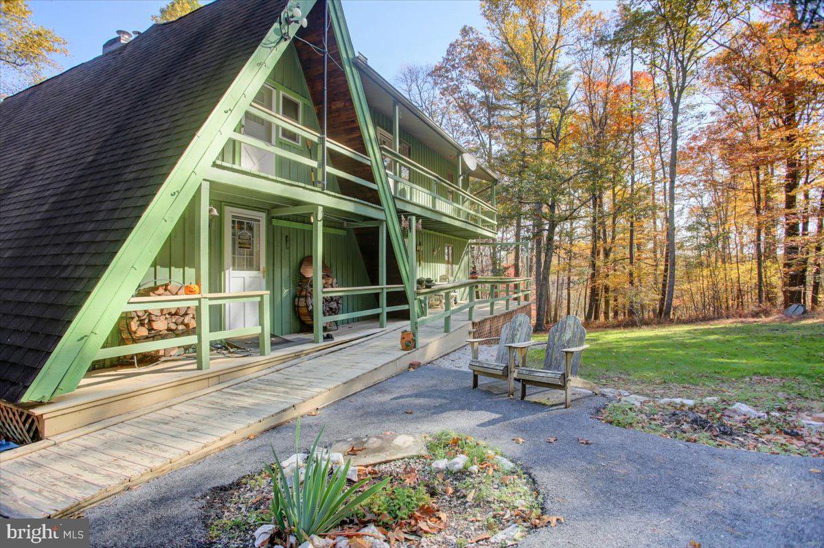 202 Pebble Ln