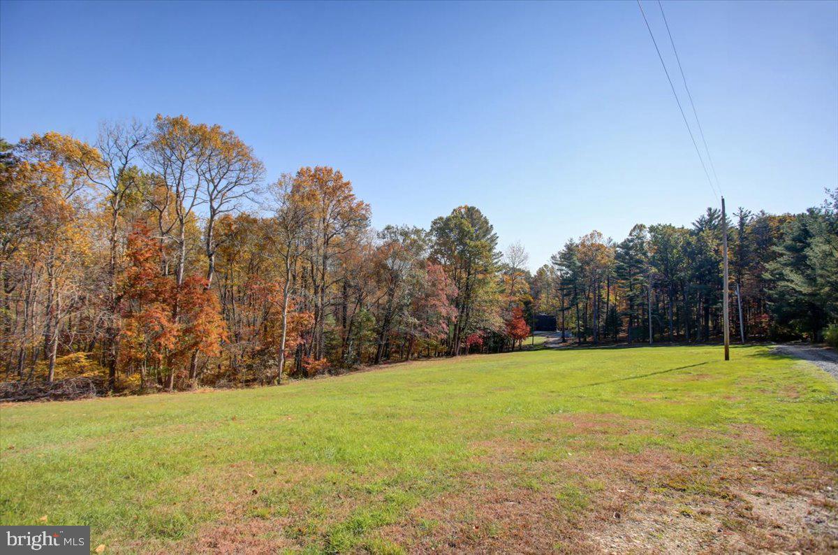 202 Pebble Ln