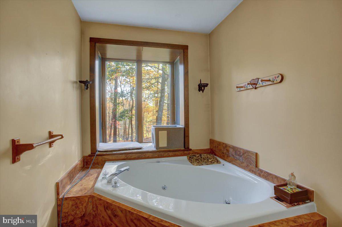 202 Pebble Ln