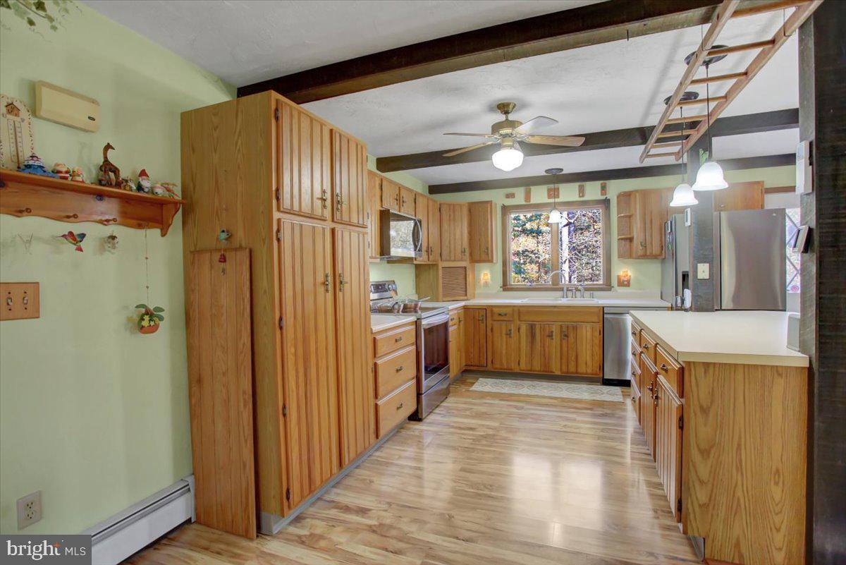 202 Pebble Ln