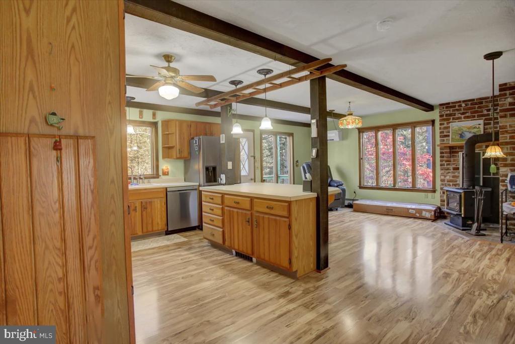 202 Pebble Ln