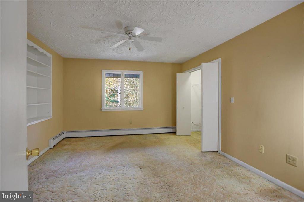 202 Pebble Ln