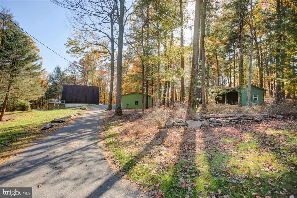 202 Pebble Ln
