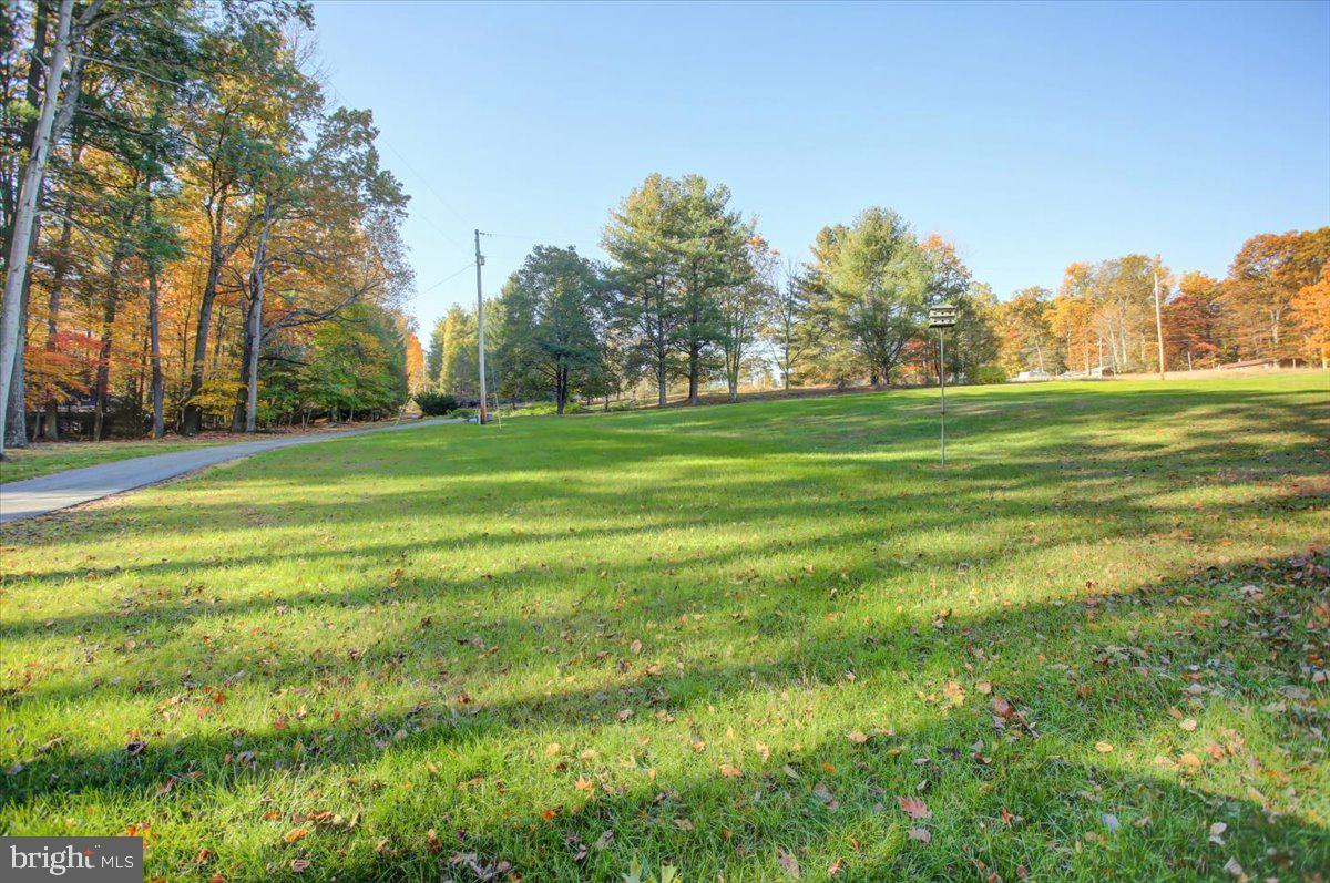 202 Pebble Ln