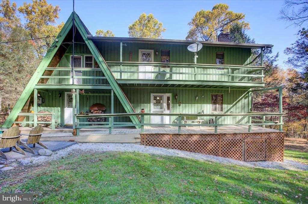 202 Pebble Ln