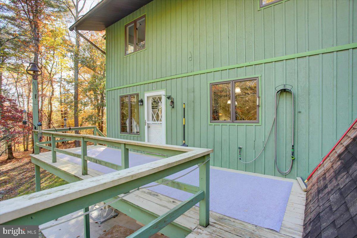 202 Pebble Ln