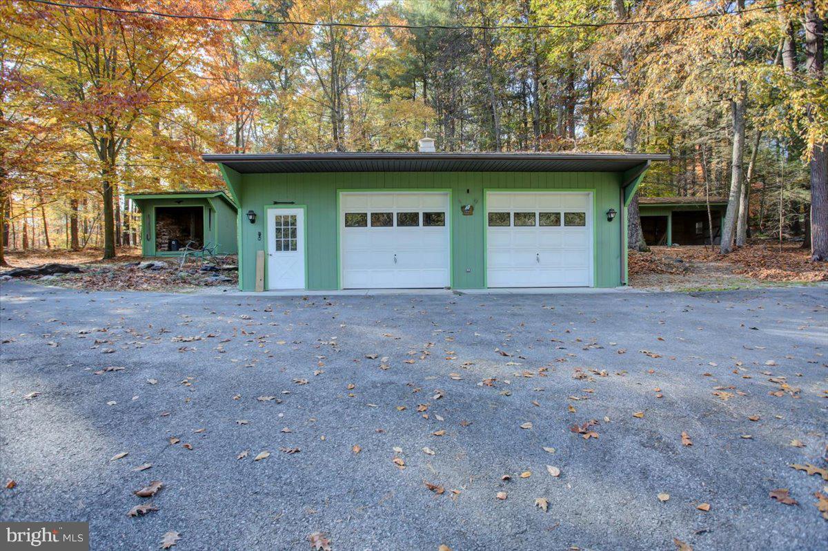 202 Pebble Ln