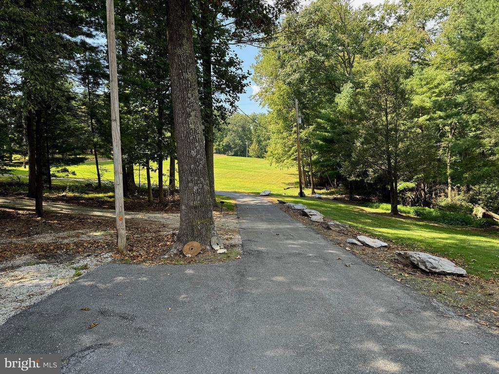 202 Pebble Ln