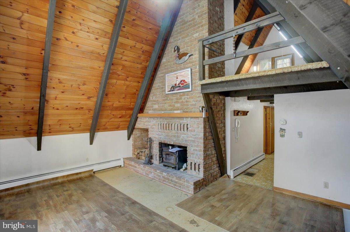 202 Pebble Ln