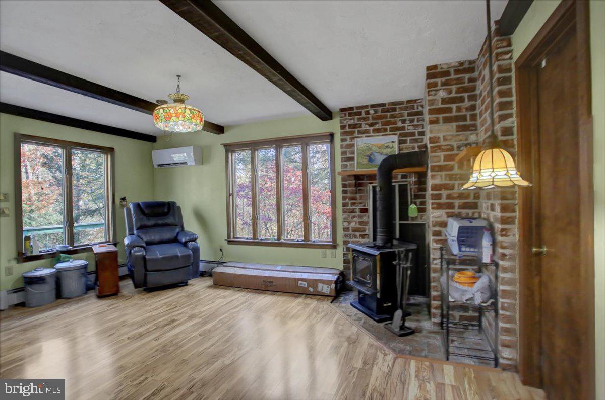 202 Pebble Ln
