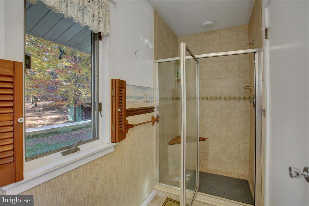 202 Pebble Ln