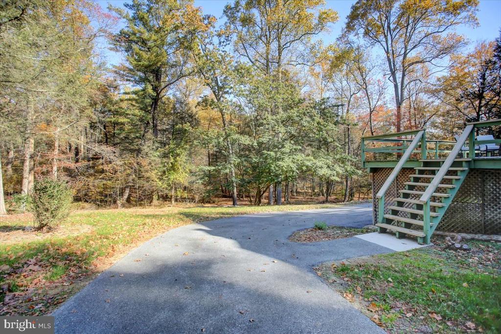 202 Pebble Ln