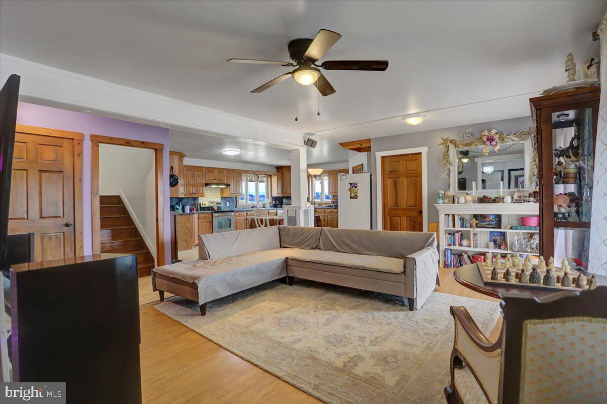 110 SANDY LANE