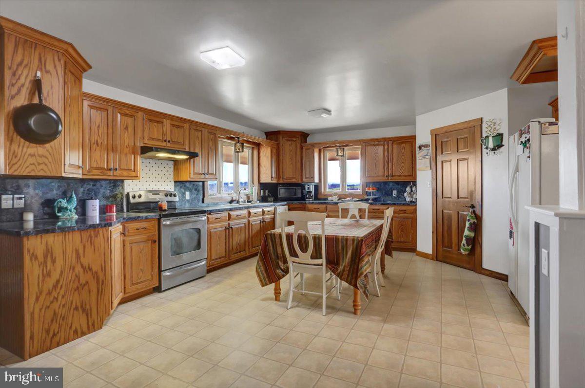 110 SANDY LANE