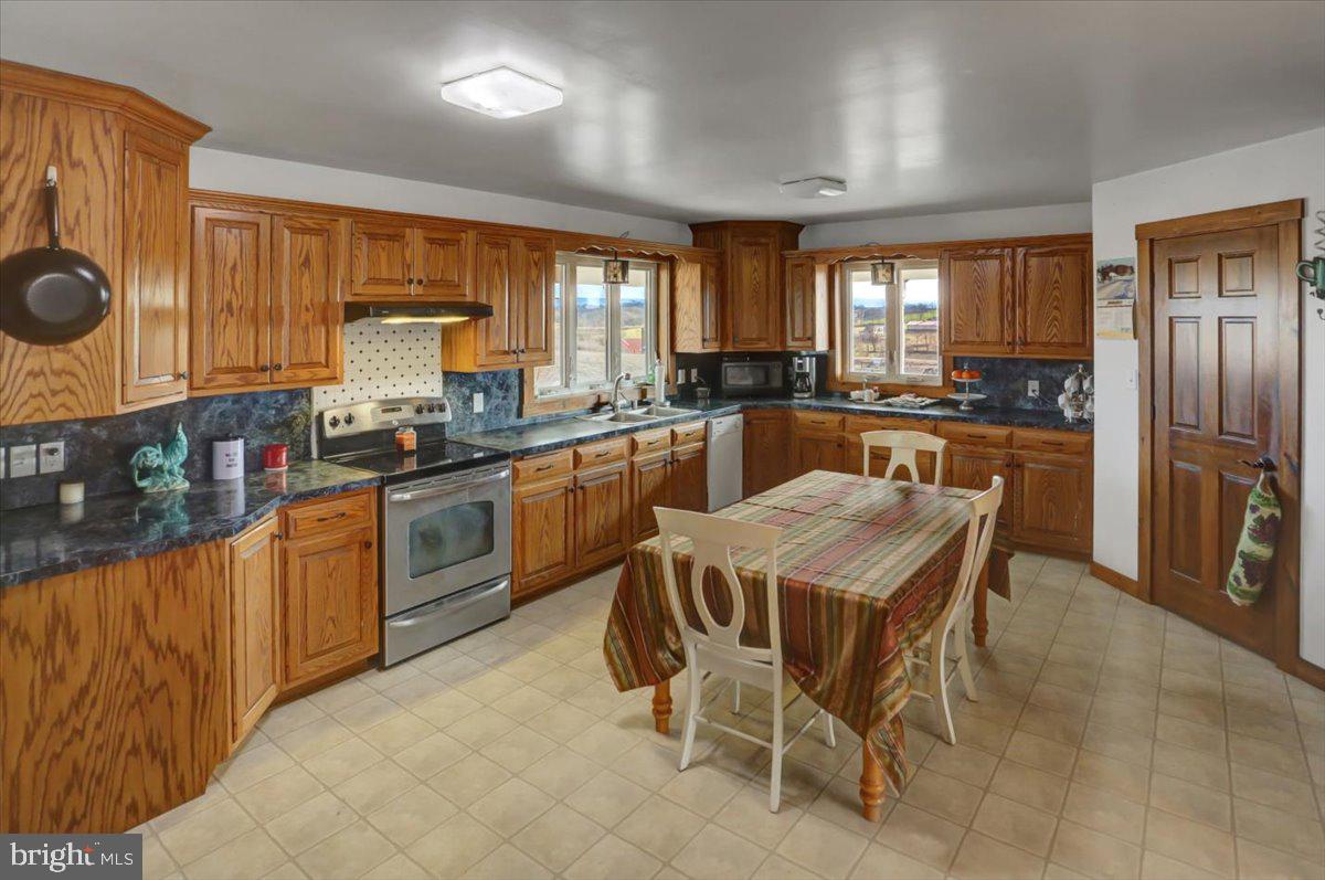 110 SANDY LANE