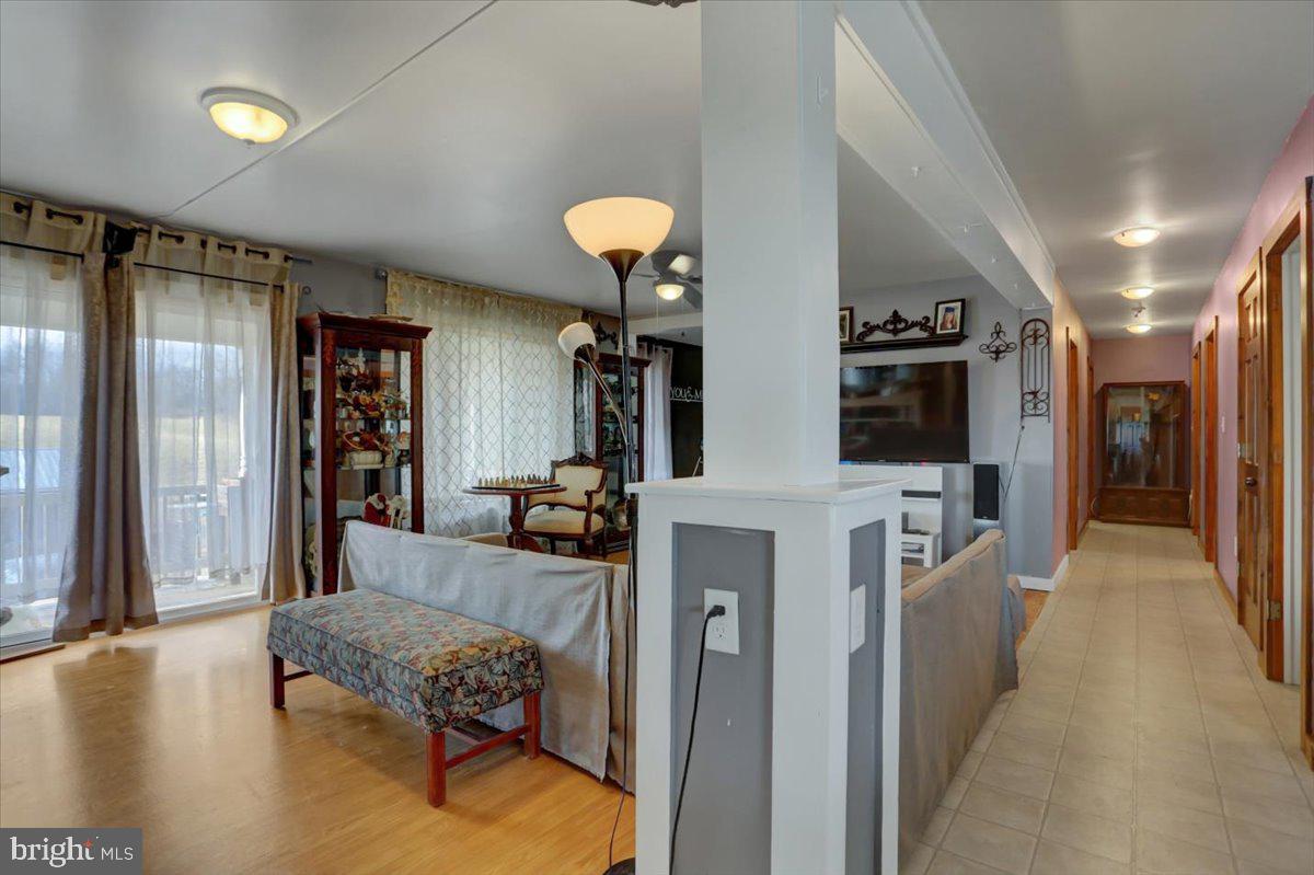 110 SANDY LANE