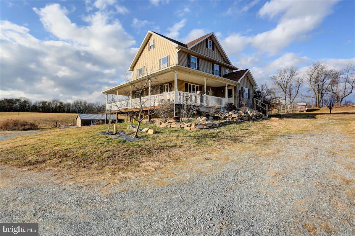 110 SANDY LANE
