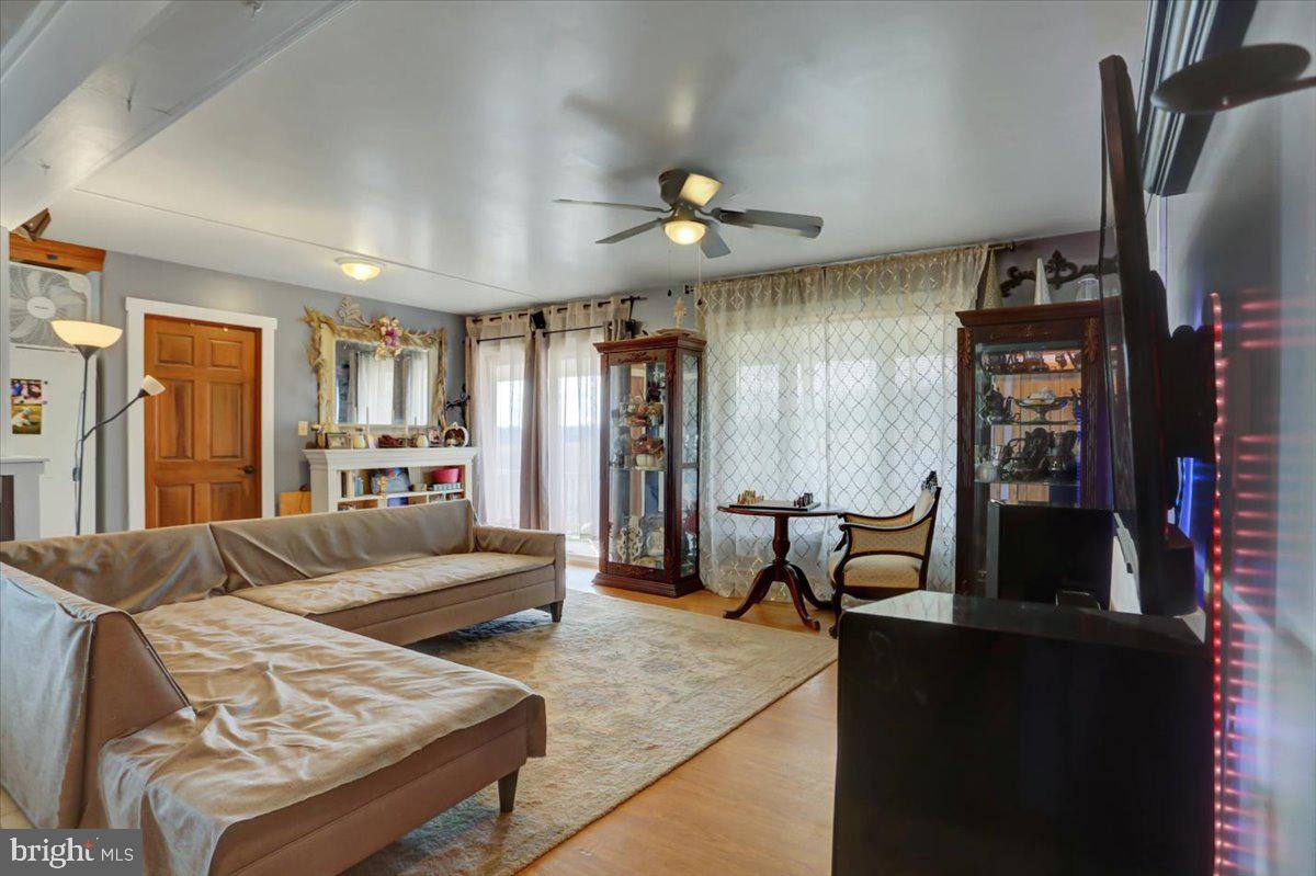 110 SANDY LANE