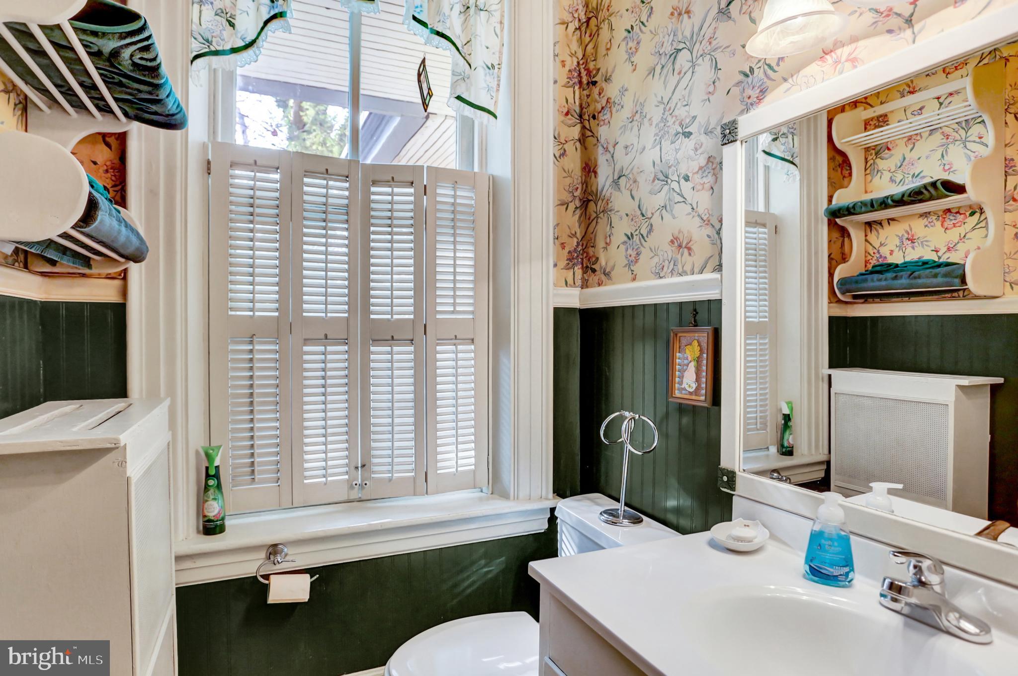 78 - 80 W King STREET