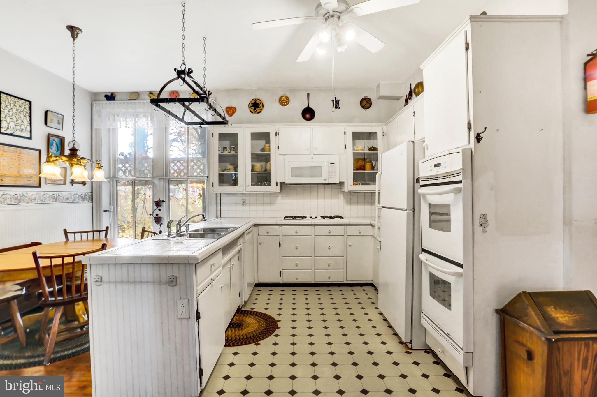 78 - 80 W King STREET