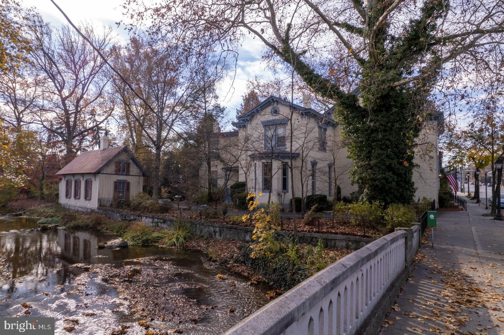 78 - 80 W King STREET