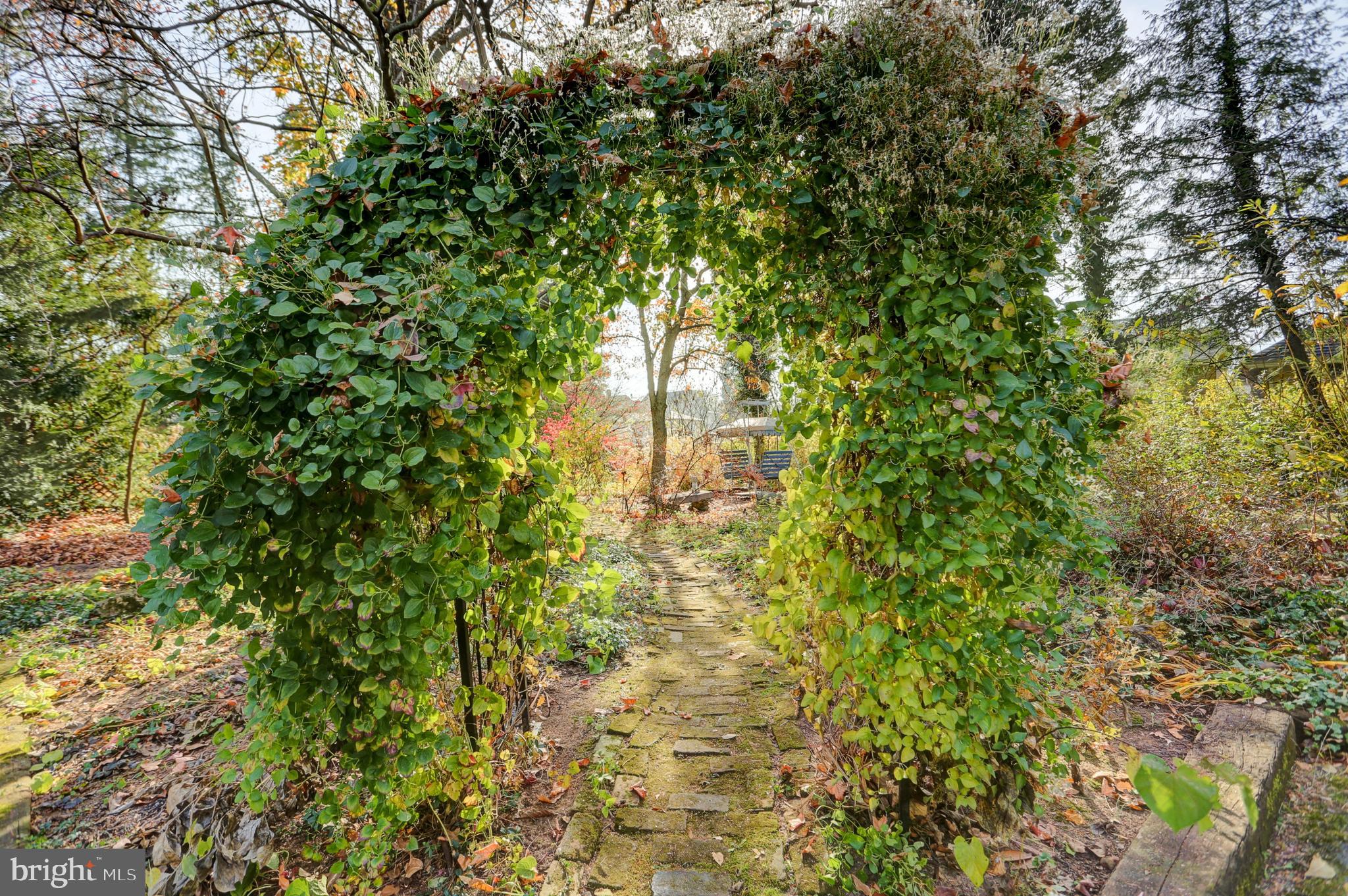 78 - 80 W King STREET