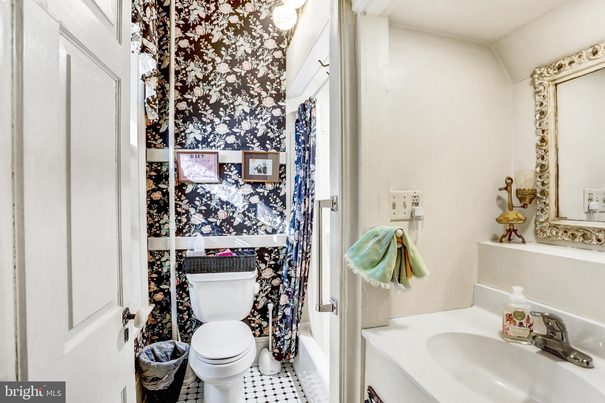 78 - 80 W King STREET