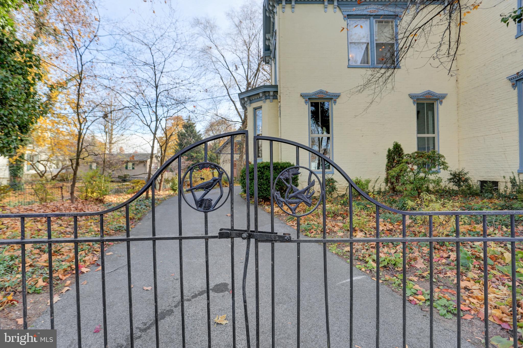 78 - 80 W King STREET