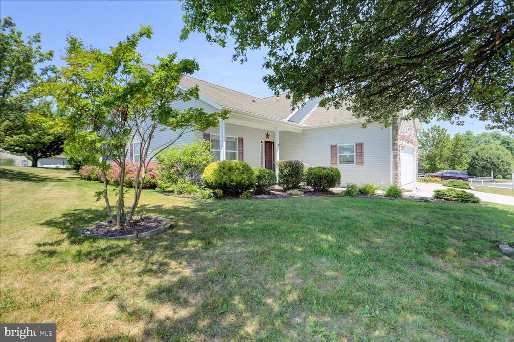 57 Lantern Ln