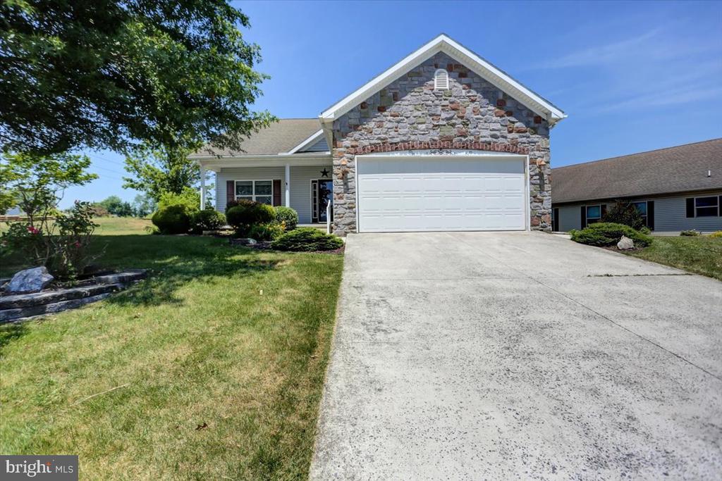 57 Lantern Ln