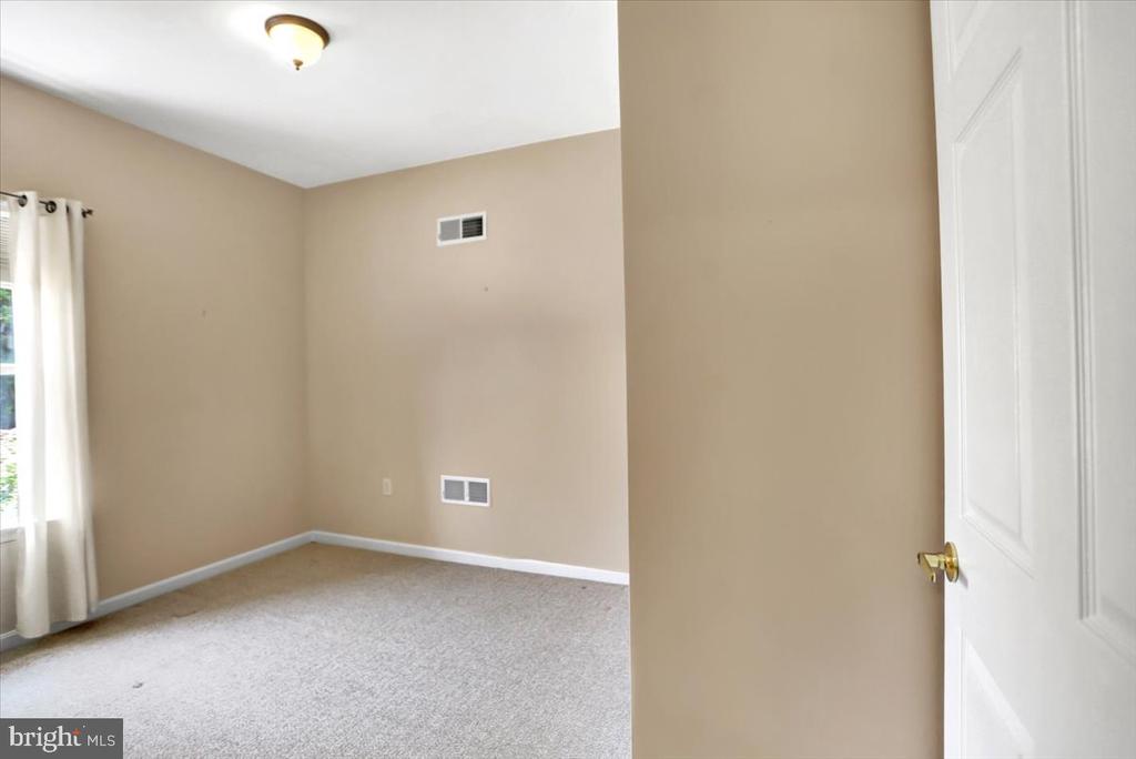 57 Lantern Ln