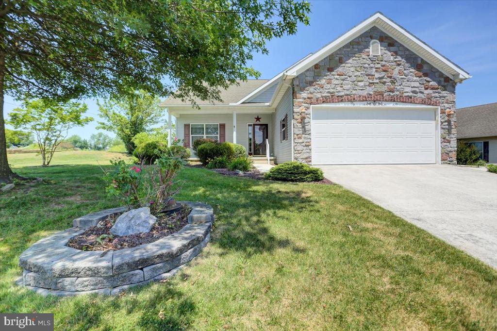 57 Lantern Ln