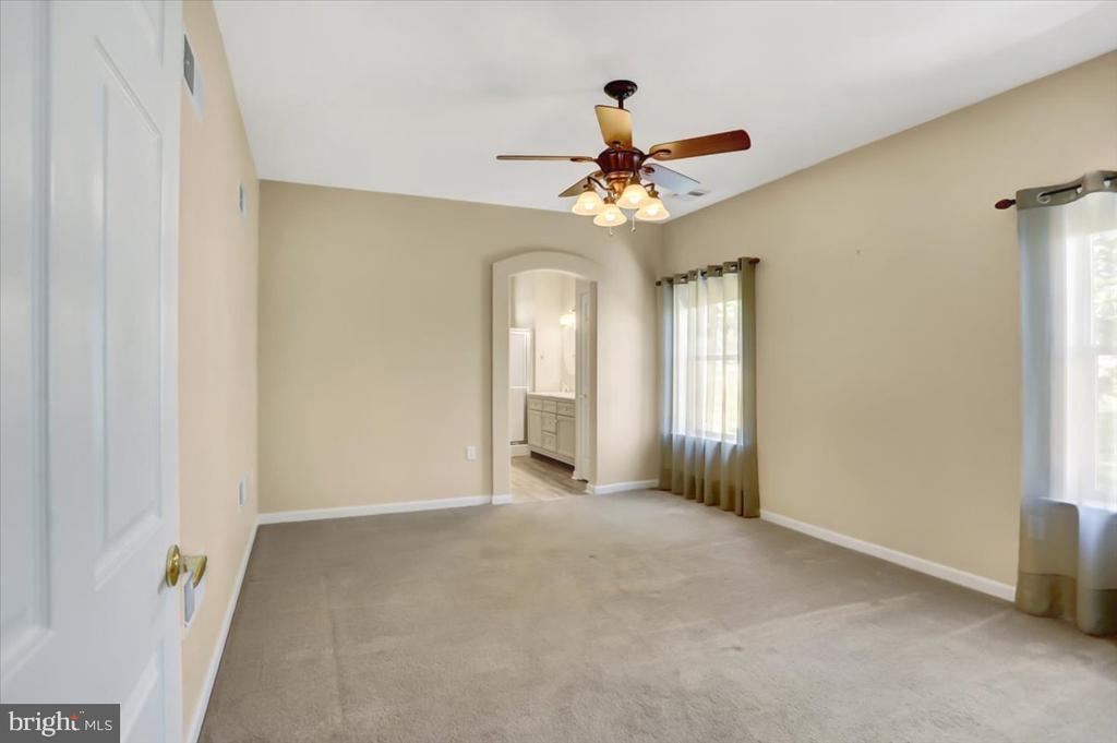 57 Lantern Ln